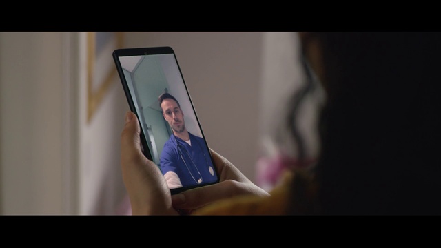 Video Reference: Human body, Gesture, Mobile phone, Flash photography, Communication Device, Portable communications device, Telephony, Gadget, Magenta, Mobile device