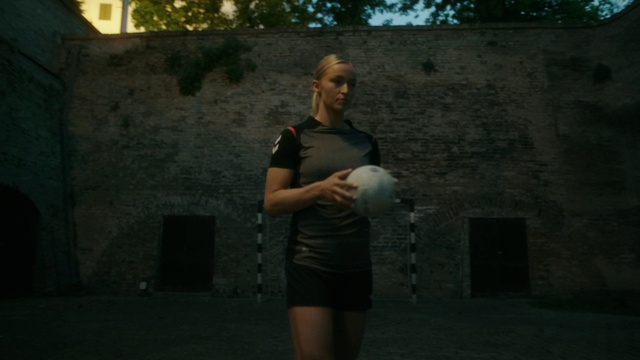 Video Reference: Shorts, Flash photography, Tree, Sports equipment, T-shirt, Wood, Ball, Grass, Fun, Leisure