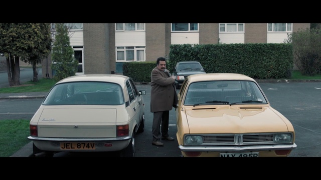 Video Reference: Automotive parking light, Car, Vehicle, Vehicle registration plate, Land vehicle, Tire, Photograph, Motor vehicle, Hood, Wheel