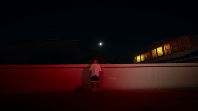 Video Reference: Flash photography, Building, Moon, Sky, Automotive lighting, Tints and shades, Astronomical object, Darkness, Midnight, Event