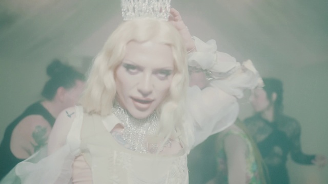 Video Reference: Lip, Eyebrow, Eyelash, Gesture, Happy, Pink, Art, Bridal accessory, Jewellery, Headpiece