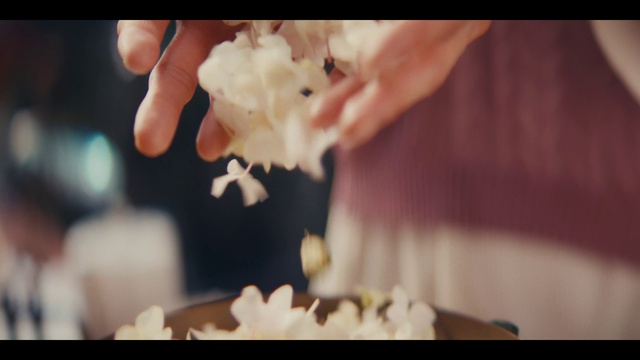 Video Reference: Gesture, Finger, Thumb, Nail, Cloud, Flash photography, Wrist, Event, Happy, Font