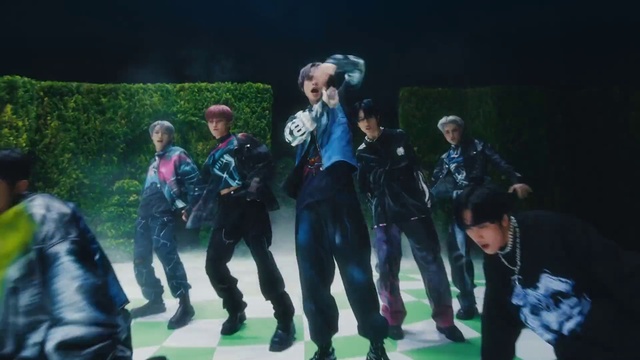 Video Reference: Musician, Music, Entertainment, Performing arts, Microphone, Musical ensemble, Event, Fun, Leisure, Recreation