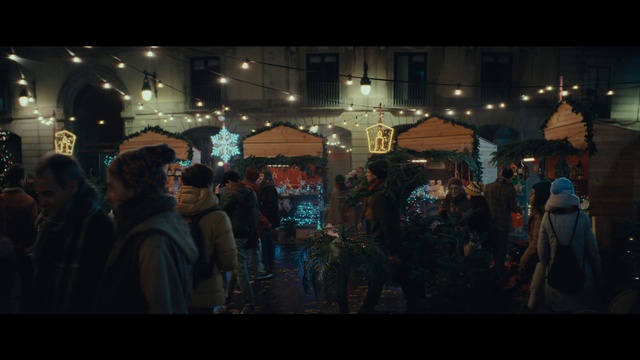 Video Reference: Building, Entertainment, Midnight, City, Event, Darkness, Market, Fun, Crowd, Electricity