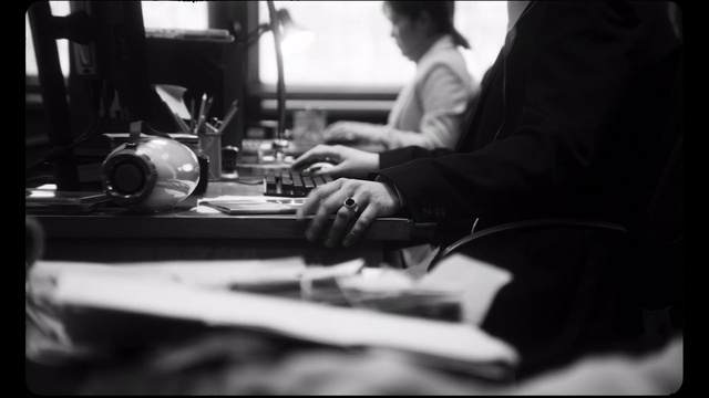 Video Reference: Table, Office equipment, Writing desk, Musician, Audio equipment, Automotive design, Desk, Personal computer, Music, Computer