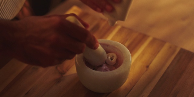 Video Reference: Cup, Wood, Drinkware, Nail, Thumb, Automotive wheel system, Toy, Circle, Cup, Hardwood