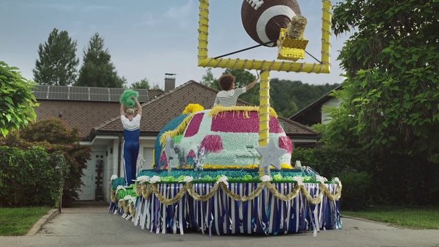 Video Reference: Plant, Sky, Tree, Motor vehicle, Leisure, Wheel, Fun, Event, Entertainment, Recreation