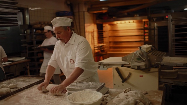 Video Reference: Chefs uniform, Food, Tableware, Chief cook, Kitchen, Cuisine, Chef, Apron, Cooking, Dish