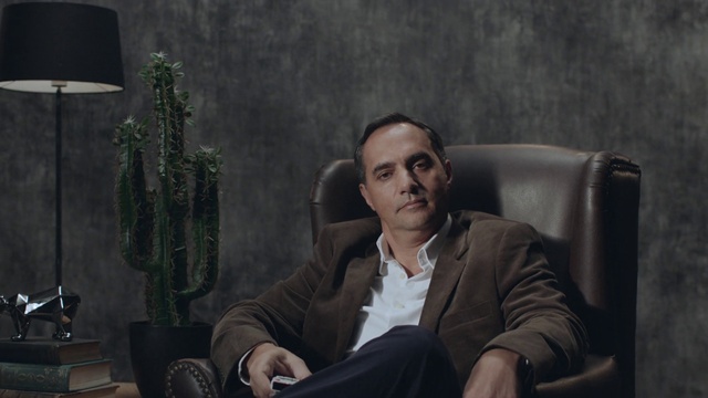 Video Reference: Comfort, Flash photography, Blazer, White-collar worker, Suit, Formal wear, Event, Sitting, Darkness, Fun