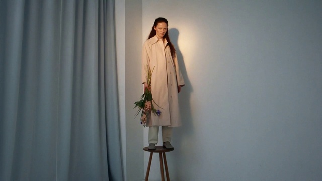 Video Reference: Shoulder, Leg, Human body, Sleeve, Curtain, Art, Fashion design, Knee, Formal wear, Wood