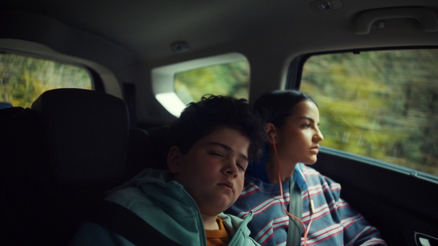 Video Reference: Human, Motor vehicle, Mode of transport, Window, Travel, Fun, Comfort, Air travel, Vehicle, Snapshot