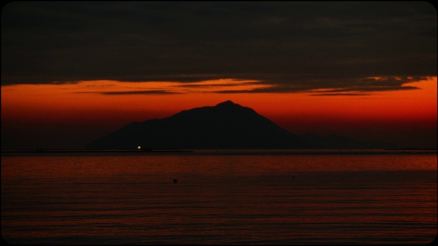 Video Reference: Cloud, Water, Sky, Mountain, Afterglow, Orange, Coastal and oceanic landforms, Red sky at morning, Dusk, Sunset
