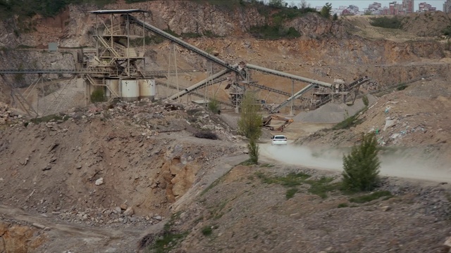 Video Reference: Plant, Slope, Bedrock, Formation, Geological phenomenon, Landscape, Road, Outcrop, Soil, Erosion