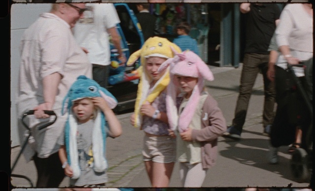 Video Reference: Hat, Sun hat, Tire, Shorts, Leisure, Cap, Event, Crowd, Recreation, Pedestrian