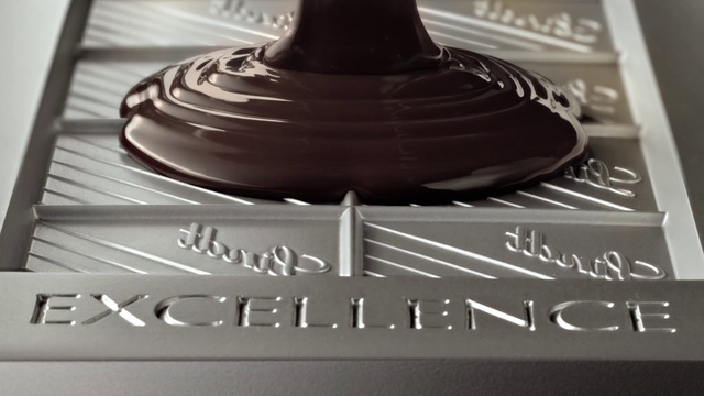 Video Reference: Food, Font, Serveware, Liquid, Metal, Rectangle, Sweetness, Office equipment, Dessert, Wood