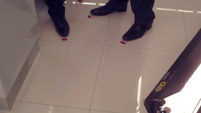 Video Reference: Shoe, Leg, Black, Flooring, Gesture, Floor, Thigh, Line, Red, Sneakers