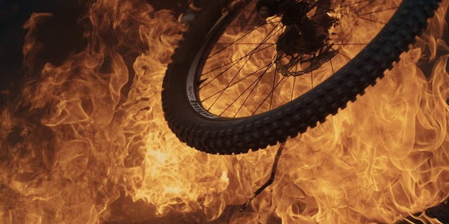 Video Reference: Tire, Wheel, Bicycle, Bicycle tire, Bicycle wheel, Automotive tire, Tread, Bicycle part, Bicycle hub, Synthetic rubber