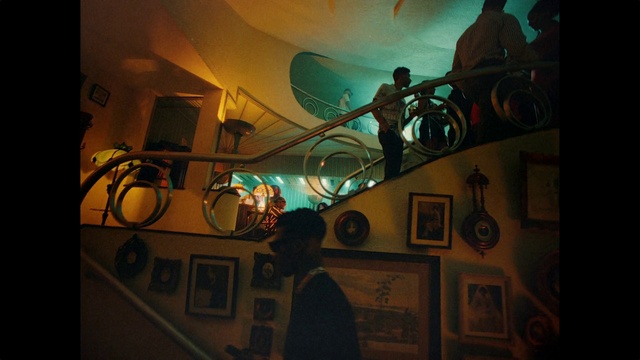 Video Reference: Tire, Wheel, Bicycle, Sky, Lighting, Bicycle wheel, Building, Wall, Art, Space