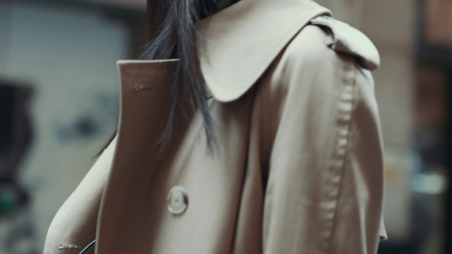 Video Reference: Shoulder, Sleeve, Eyelash, Dress shirt, Street fashion, Waist, Grey, Collar, Leather jacket, Flash photography