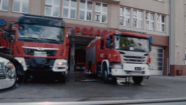 Video Reference: Tire, Wheel, Vehicle, Window, Motor vehicle, Automotive tire, Vehicle registration plate, Automotive lighting, Grille, Automotive design