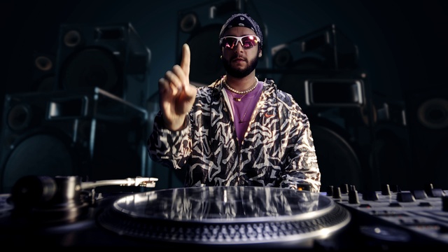 Video Reference: Musician, Guitar accessory, Music artist, Music, Entertainment, Musical instrument accessory, Idiophone, Concert, Performing arts, Audio equipment