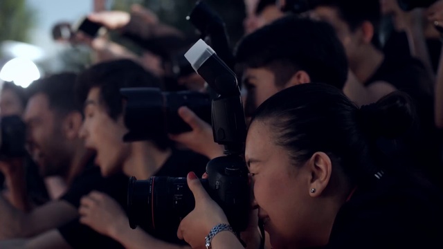 Video Reference: Hairstyle, Photographer, Flash photography, Videographer, Fashion, Camera, Interaction, Cameras & optics, Camera lens, Video camera