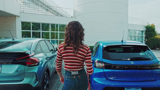 Video Reference: Car, Land vehicle, Vehicle, Vehicle registration plate, Tire, Photograph, Motor vehicle, Automotive lighting, Wheel, Automotive tire