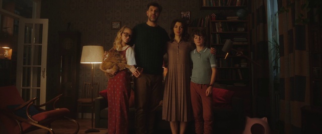 Video Reference: Fashion, Standing, Lighting, Flash photography, Entertainment, Performing arts, Fun, Fashion design, Event, Darkness