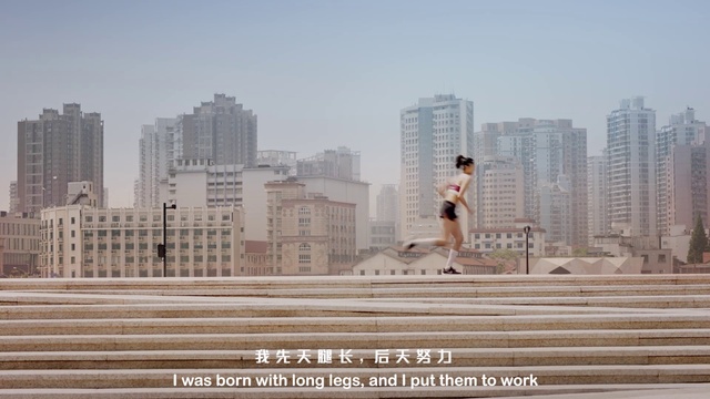 Video Reference: Sky, Skyscraper, Building, Tower block, Urban design, Atmospheric phenomenon, Travel, Roof, Horizon, City