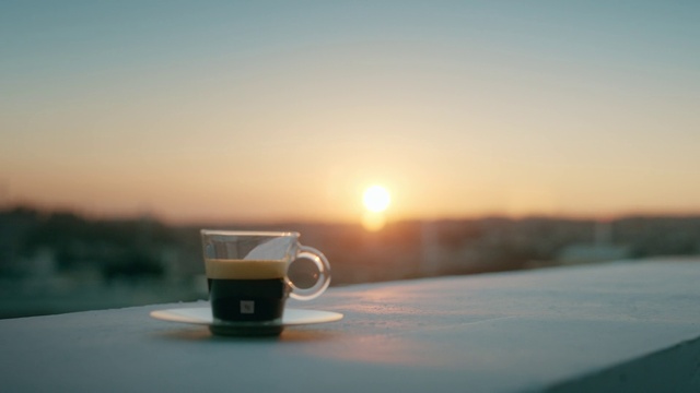 Video Reference: Sky, Tableware, Drinkware, Cup, Coffee cup, Serveware, Water, Cloud, Sunlight, Dishware