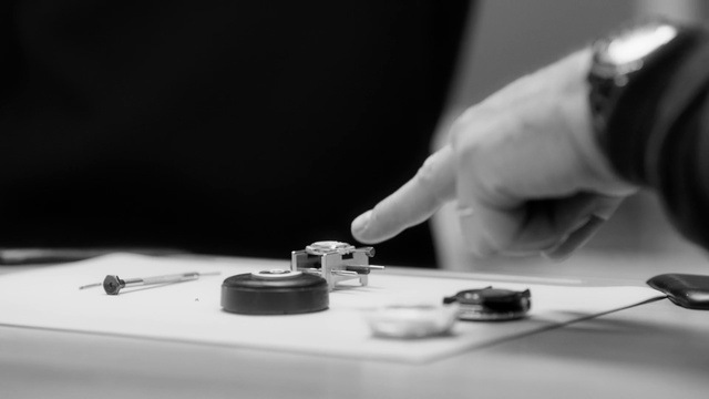 Video Reference: Hand, Guitar accessory, Gesture, Guitar, Finger, Musical instrument, Automotive design, Musical instrument accessory, Nail, Wood