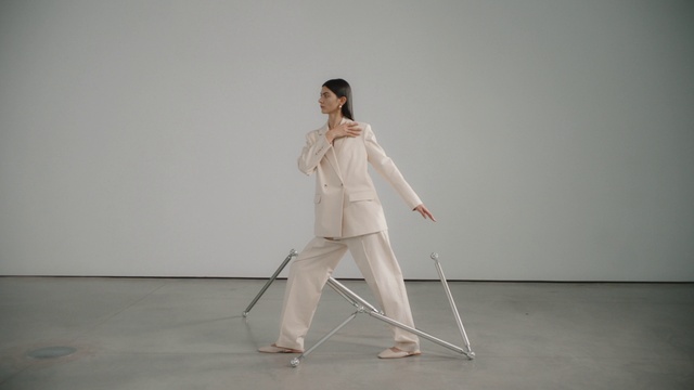 Video Reference: Musical instrument, Sports equipment, Sleeve, Flash photography, Gesture, Entertainment, Knee, Flooring, Waist, Performing arts