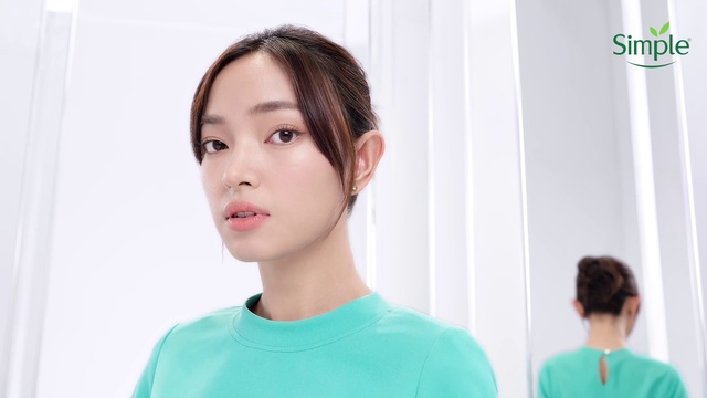 Video Reference: Forehead, Nose, Skin, Lip, Eyebrow, Eyelash, Jaw, Neck, Ear, Sleeve