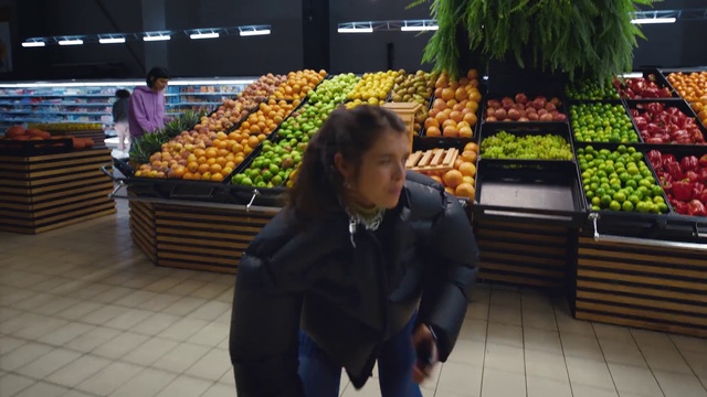 Video Reference: Food, Selling, Fruit, Natural foods, Greengrocer, Whole food, Retail, Food group, Hawker, Convenience store