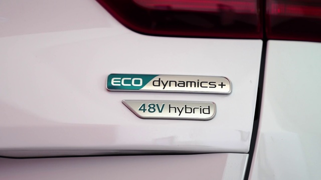 Video Reference: Automotive tail & brake light, Automotive lighting, Motor vehicle, Hood, Vehicle, Car, Automotive design, Window, Bumper, Automotive exterior