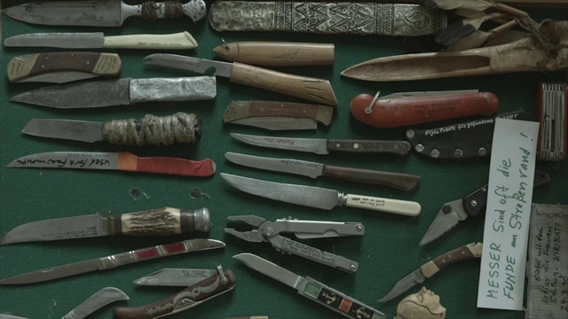 Video Reference: Product, Knife, Kitchen utensil, Tool, Handwriting, Wood, Metal, Personal care, Cutlery, Titanium