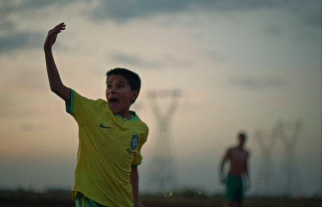 Video Reference: Cloud, Sky, People in nature, Flash photography, Happy, Gesture, Sunlight, Shorts, Grass, Travel