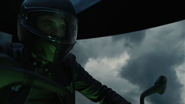 Video Reference: Helmet, Cloud, Sky, Gesture, Glove, Safety glove, Headgear, Street light, Personal protective equipment, Motorcycle helmet