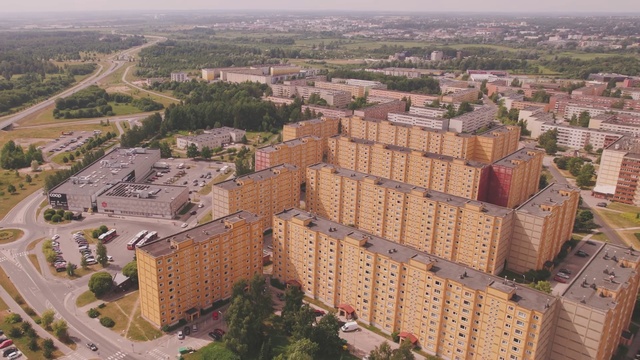 Video Reference: Daytime, Building, Sky, Tree, Tower block, Urban design, Architecture, Cityscape, Biome, Neighbourhood