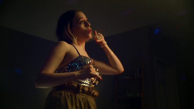 Video Reference: Microphone, Flash photography, Audio equipment, Elbow, Music artist, Musician, Performing arts, Music, Entertainment, Thigh