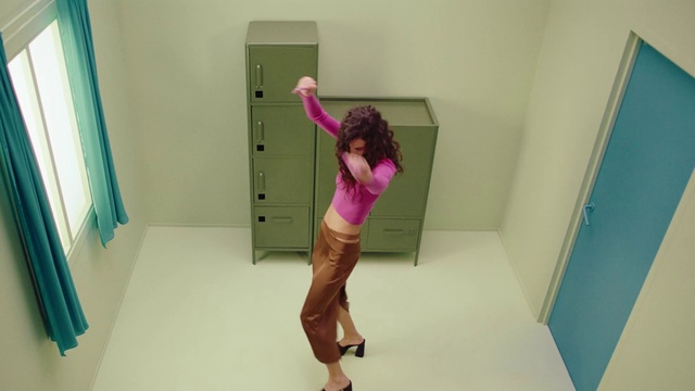 Video Reference: Joint, Shoulder, Leg, Standing, Waist, Wood, Floor, Flooring, Knee, Thigh