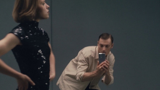 Video Reference: Microphone, Audio equipment, Music, Musician, Entertainment, Performing arts, Event, Music artist, T-shirt, Singing