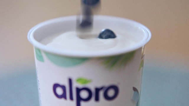 Video Reference: Drinkware, Cup, Drink, Coffee cup, Cup, Font, Lid, Serveware, Plastic, Ingredient