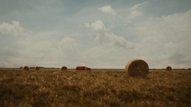 Video Reference: Cloud, Sky, Natural landscape, Grass, Horizon, Grassland, Landscape, Plain, Agriculture, Meadow