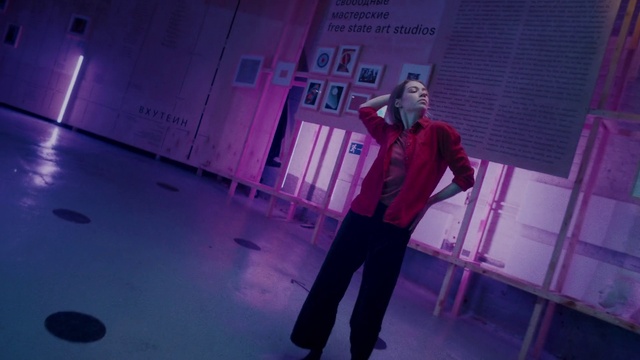 Video Reference: Purple, Entertainment, Standing, Performing arts, Pink, Microphone, Magenta, Fun, Electric blue, Event