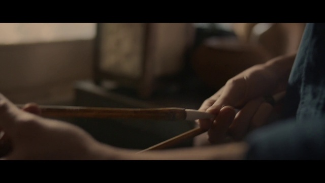 Video Reference: Tableware, Gesture, Musical instrument accessory, Thumb, Elbow, Wood, Wrist, Darkness, Kitchen utensil, Cutlery