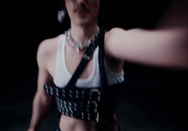 Video Reference: Lip, Body jewelry, Flash photography, Sleeve, Dress, Waist, Chest, Thigh, Elbow, Trunk