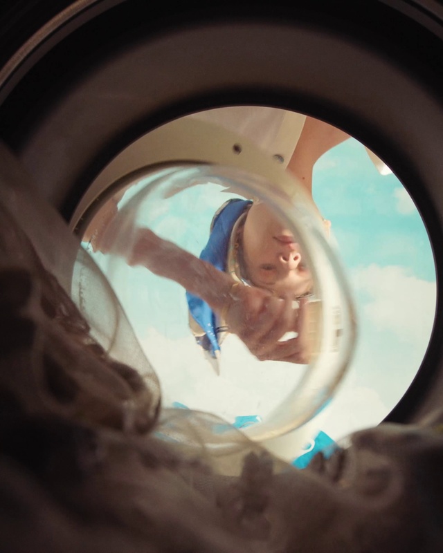 Video Reference: Window, Automotive tire, Tire, Automotive lighting, Flash photography, Circle, Stairs, Wheel, Tints and shades, Automotive wheel system