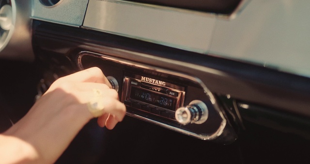 Video Reference: Car, Automotive design, Steering wheel, Personal luxury car, Vehicle, Steering part, Auto part, Kitchen appliance, Family car, Luxury vehicle