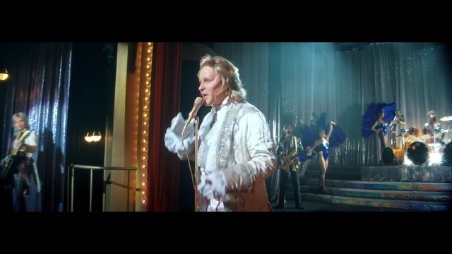 Video Reference: Musician, Entertainment, Musical instrument, Performing arts, Curtain, Microphone, Music, Concert, Music artist, Artist